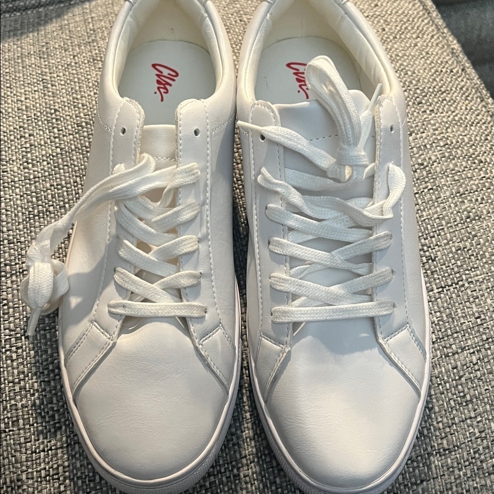 Clsc men’s white sneakers NEW